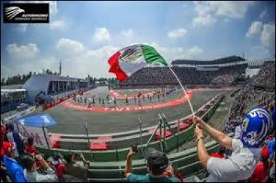 Quel problème a engendré le premier virage du circuit de Mexico ?