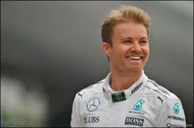 Quel stratégie Nico Rosberg choisi-t-il d'adopter en vue de la fin de la saison ?