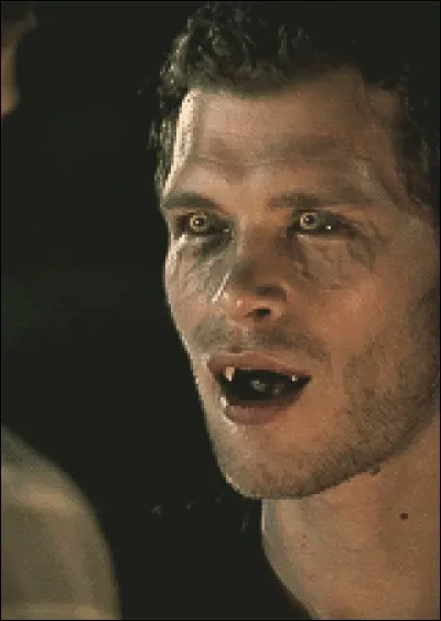 Klaus est différent de sa famille, il est un :