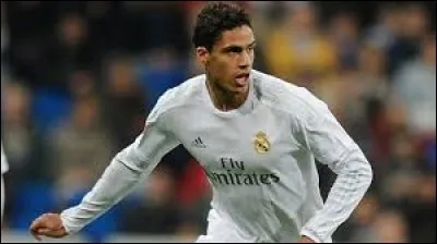 Dans quel club Raphaël Varane joue-t-il ?