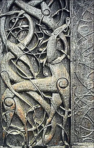 Dans la mythologie nordique, lequel de ces mots renvoie à une fin du monde prophétique comprenant une série d'événements dont trois hivers successifs sans soleil, suivis d'une grande bataille sur la plaine de Vígríd ?