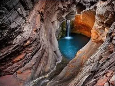 Le parc "Karijini" est un parc abritant une quantité incroyable de faune et de flore. Vous pouvez y passer plusieurs nuits. Dans quel pays se situe-t-il ?