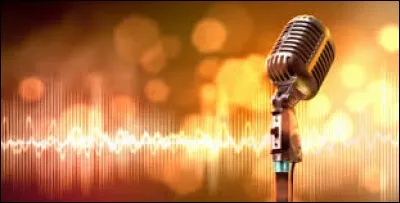 Au cin&eacute;ma ou &agrave; la t&eacute;l&eacute;vision, quel proc&eacute;d&eacute; consiste &agrave; faire intervenir la voix d'un personnage qui n'est pas pr&eacute;sent physiquement ?