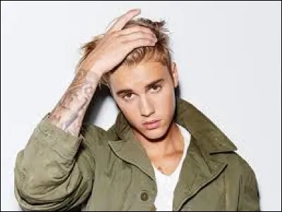 Quel est le nom de ce chanteur ?