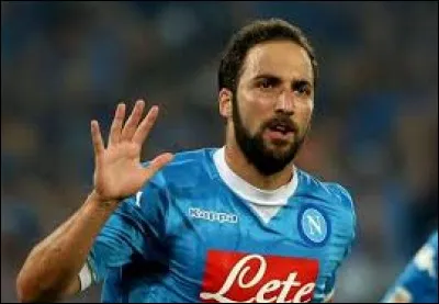 Où a signé Gonzalo Higuain ?