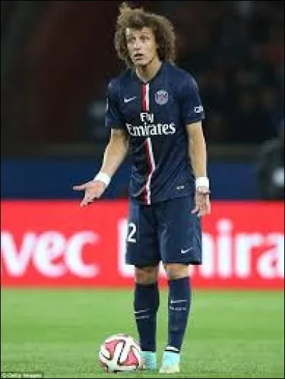 Dans quel club anglais David Luiz a-t-il signé ?