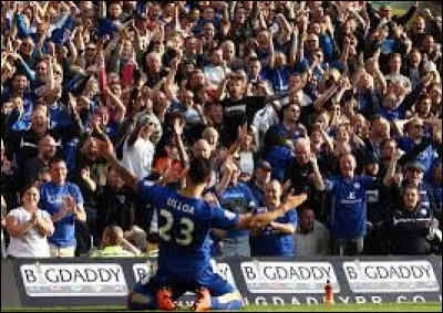 À la surprise générale, Leicester a été sacré champion d'Angleterre. Combien de matchs de championnat ont-ils perdus ?