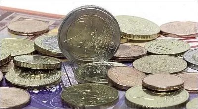 Ce fut un 1er janvier que 12 pays de l'Union européenne découvrirent leur nouvelle monnaie, l'euro. En quelle année était-ce ?