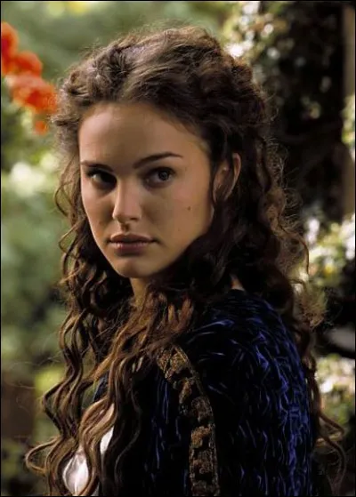 Quelle actrice américaine joue le rôle de Padmé Amidala ?