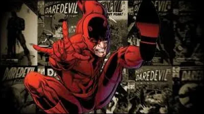 Tout de rouge vêtu, Daredevil est un célèbre justicier de comics, combattant le crime à New York. Malgré son handicap, il demeure diaboliquement efficace... En effet, Daredevil est :