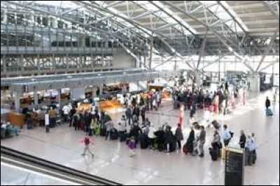 Le 22 mars 2016, un horrible attentat se produit dans l'aéroport international de Bruxelles situé à Zaventem qui causera [...] morts et blessés.