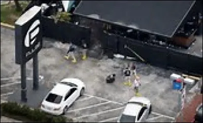 Attentat à Orlando, en Floride. Un homme rentre dans un bar et tire sur tout le monde. Il causera ... morts avant de se faire abattre par les forces de police américaines.