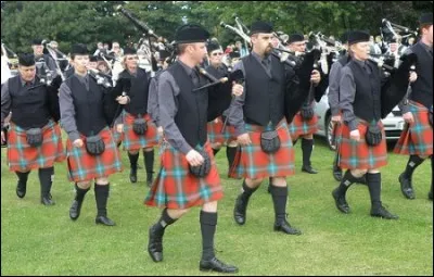 Si je vous dis : « Jupe portefeuille », vous répondez :