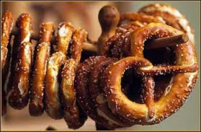 Quelle est cette p&acirc;tisserie sal&eacute;e originaire d'Alsace et d'Allemagne ?