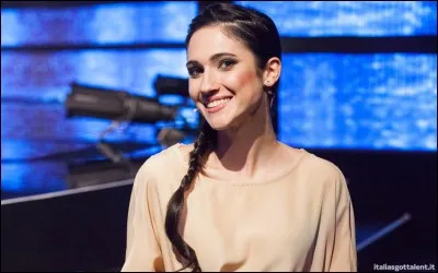 Comment s'appelle cette fille dans la série ?