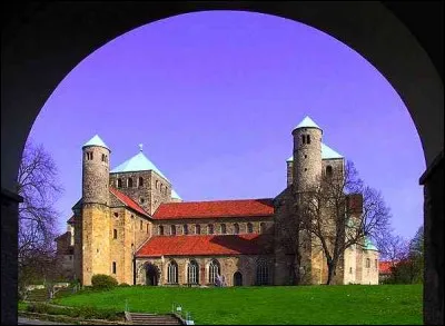 Combien de basiliques furent construites sous son règne ?