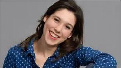 Cette jeune femme fait partie de la même famille que le garçon ci-dessus, mais comment s'appelle-t-elle ?