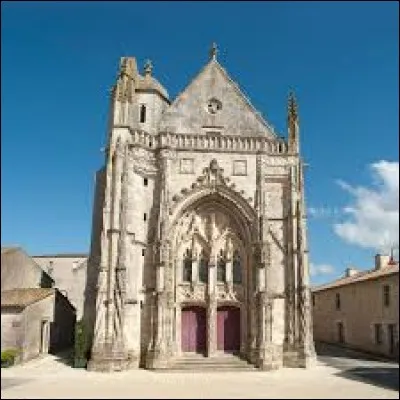 Je descends dans le Poitou-Charentes, où je suis attendu par Jeffcoop devant la collégiale de Saint-Marc-la-Lande. Pour ce faire, je dois prendre la direction de ce village de l'arrondissement de Parthenay, situé dans le département ...
