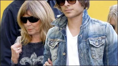 Comment s'appelle sa mère ?