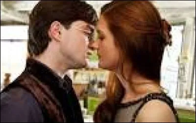 Où Harry embrasse-t-il pour la première fois Ginny ?