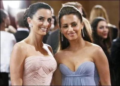 Qui est habille avec la robe bleue ?