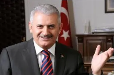 En mai 2016, dans quel pays Binali Yıldırım est-il élu ?