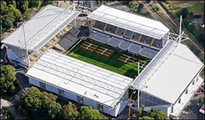 Où se situe ce stade ?