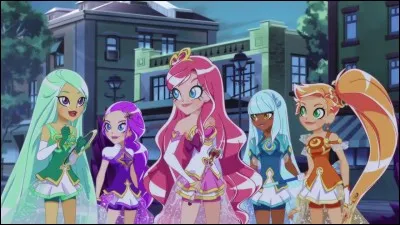 De quelles couleurs sont les cheveux des LoliRock ?
