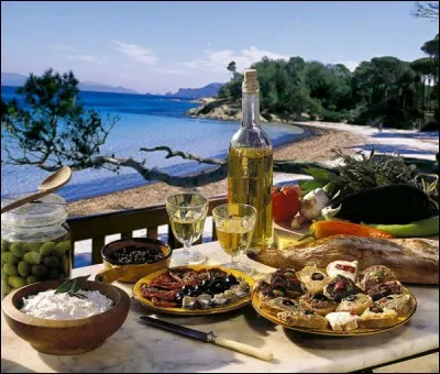 Quels sont les ingrédients principaux d'une pichade ?