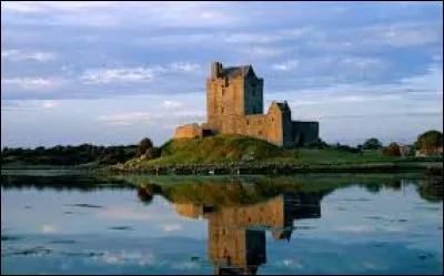 Laquelle de ces langues n'est pas une langue officielle en Irlande ?