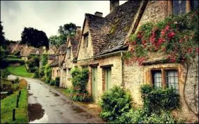 En irlandais, laquelle de ces propositions désigne la capitale irlandaise ?