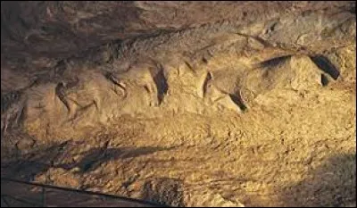 Quelle est la longueur de la plus longue frise de l'abri du Cap-Blanc à Marquay ?