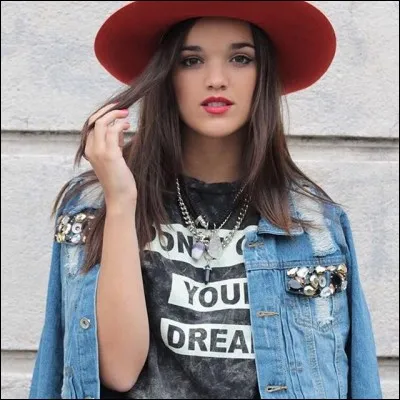 Comment s'appelle cette fille ?