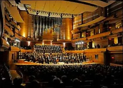 Qui est le maestro de l'Orchestre symphonique de Montréal ?