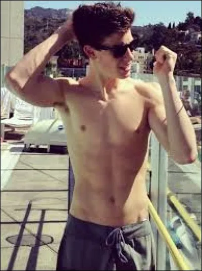 Grâce à quel réseau social est-il connu ?