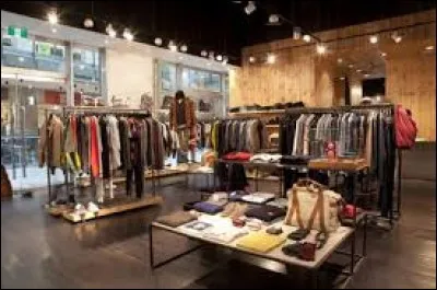 Ton/ta petit(e) ami(e) d&eacute;cide de t'amener faire un apr&egrave;s-midi de shopping.