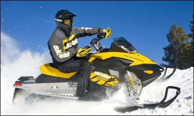 Lorque nous faisons du Ski-Doo quel équipement n'est pas recommandé ?