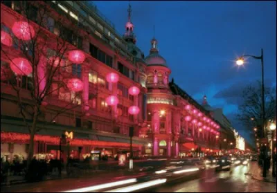 Ce long et célèbre boulevard prolonge le boulevard de Friedland et rejoint le boulevard des Italiens. Quel est son nom ?