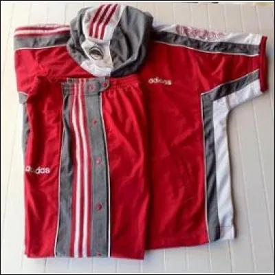 Ah...le fameux jogging &agrave; pression des 90's...de quelle marque &eacute;tait-il ?