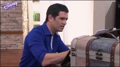 Comment s'appelle le père de Violetta en vrai?