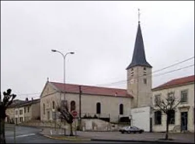 Voici l'église de la Nativité-de-la-Vierge de Maizières. Commune lorraine de l'arrondissement de Nancy, elle se situe dans le département ...