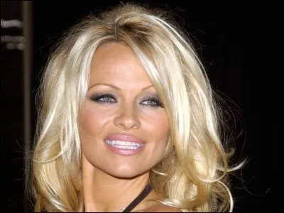 Cette actrice, née le 1er juillet 1967, est connue pour ses rôles dans plusieurs séries télévisées américaines. Elle est la recordwoman des couvertures du magazine Playboy. De qui s'agit-il ?