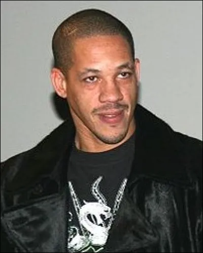 Né le 27 octobre 1967, de son vrai nom Didier Morville, ce rappeur a créé le groupe NTM en 1988. De qui s'agit-il ?