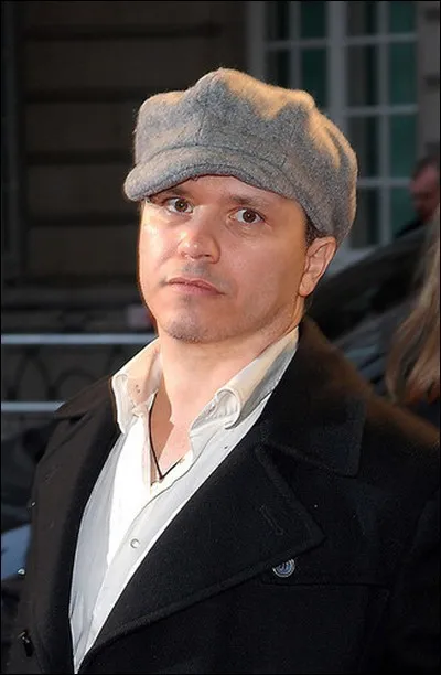 Ce réalisateur de cinéma, né le 26 juin 1967, a connu le succès avec "la Môme" en 2007. De qui s'agit-il ?