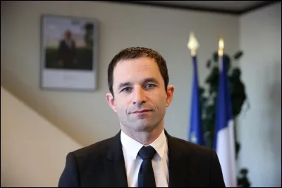 Cet homme politique, né le 26 juin 1967, est entré au gouvernement en mai 2012. Quelle a été alors sa fonction ministérielle ?