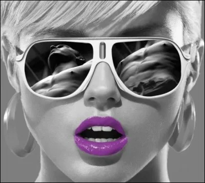 En regardant cette paire de lunettes, j'ai eu envie de rendre hommage à un grand homme du monde de la montagne qui vient de nous quitter, le 2 janvier 2017. Il s'agit de Jean Vuarnet. Quelle technique avait-t-il inventée dans le domaine du ski alpin ?