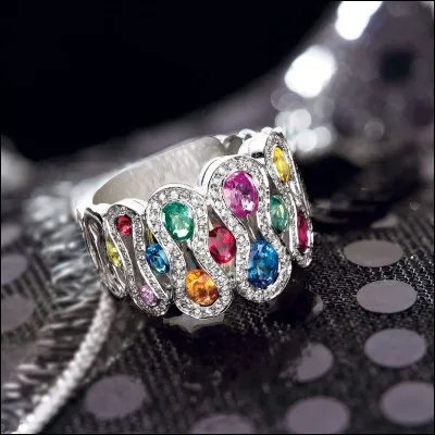 De quelle couleur est la pierre nommée améthyste ?