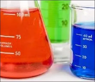 Comment appelle-t-on ce moment durant lequel les réactifs ont été introduits dans les proportions stchiométriques définies ?