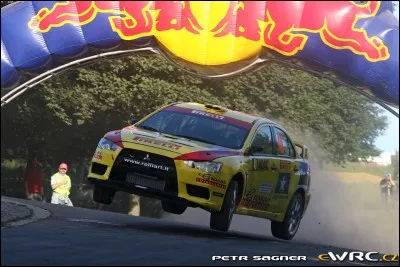 Quelle est cette voiture de rallye ?