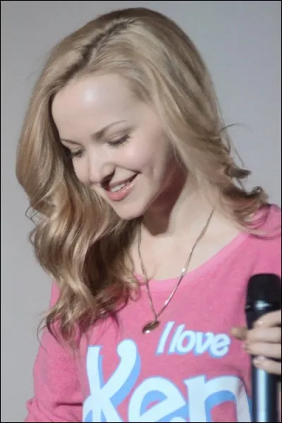 Qui joue-t-elle dans "Liv et Maddie" ?